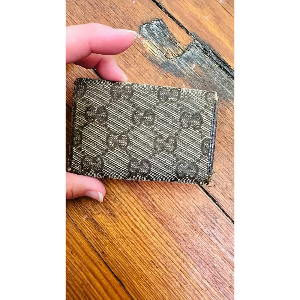 Vintage GUCCI Beige Canvas GG Logo Silver Accented Key Holder Case